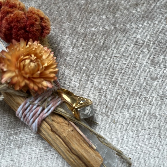 Auth John Hardy Solid Yellow And White Gold 18K Batu Glacier White Topaz Ring - Picture 5 of 7